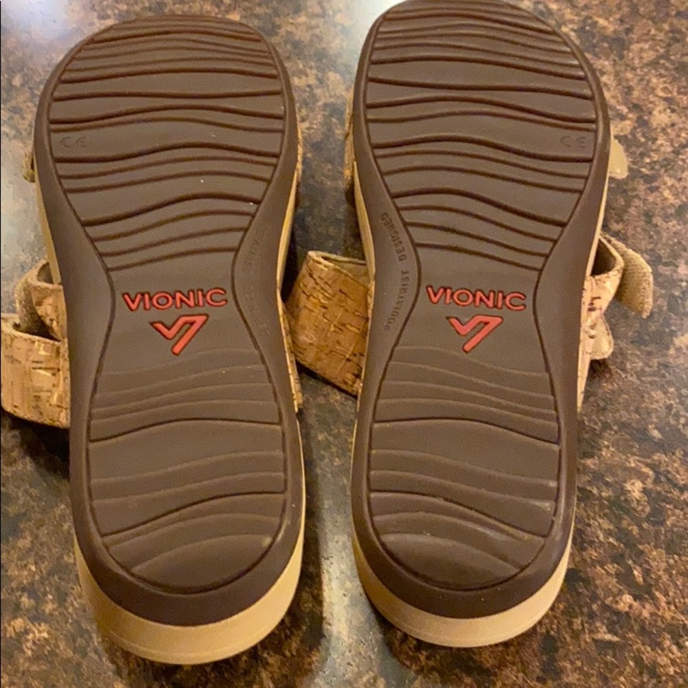 Vionic is sandals size 9